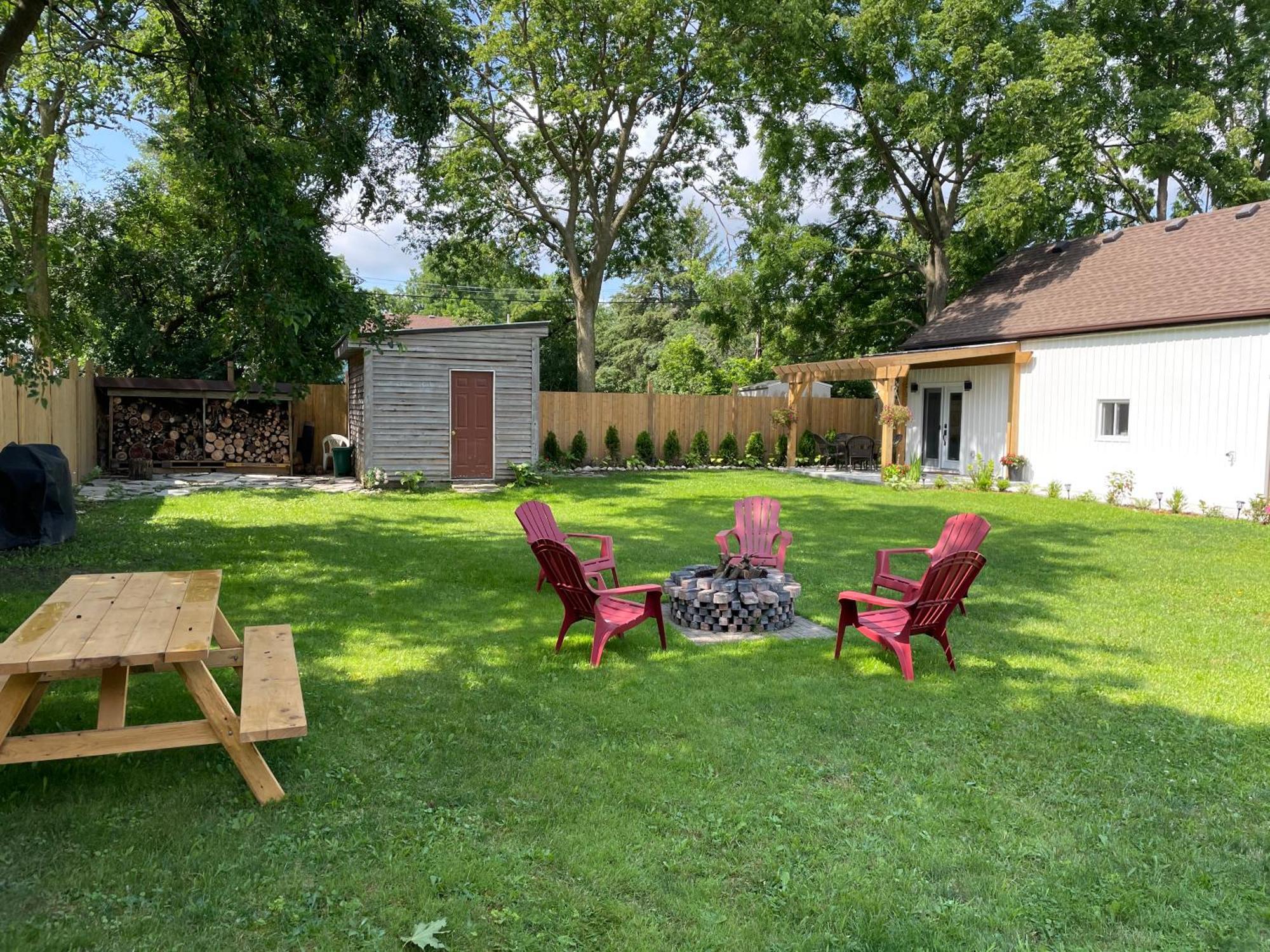 Cozy Cottage Style House Kitchener Dış mekan fotoğraf